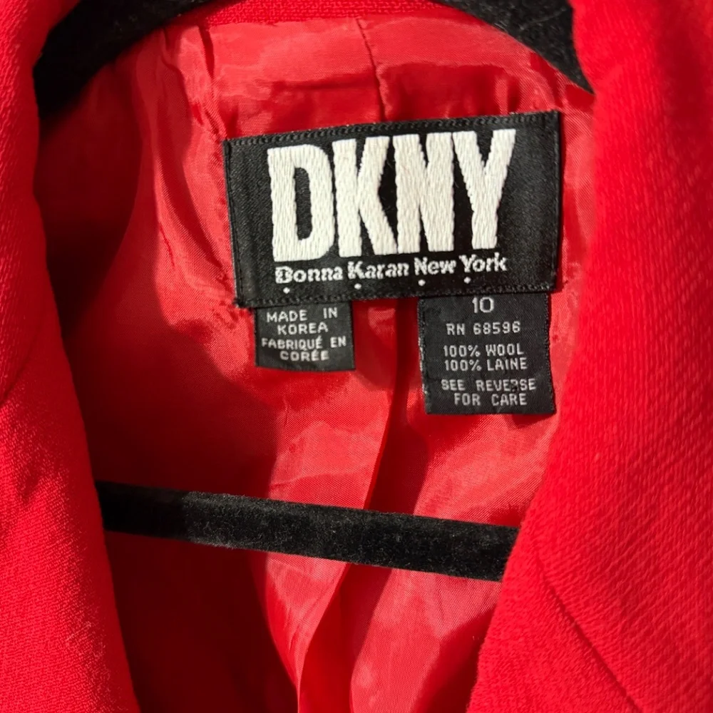 DKNY 100% Wool Blazer | Size 10 | Tailored Fitted Jacket | Classic Career Piece - Picture 4 of 8